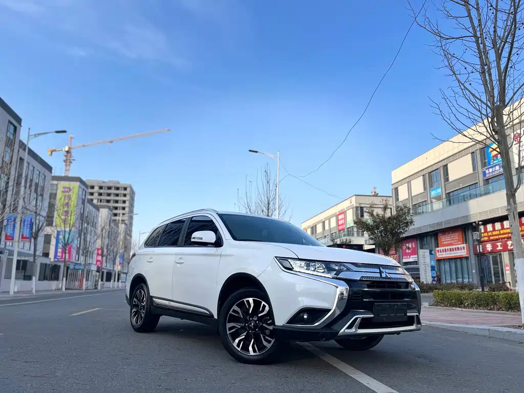 MITSUBISHI OUTLANDER