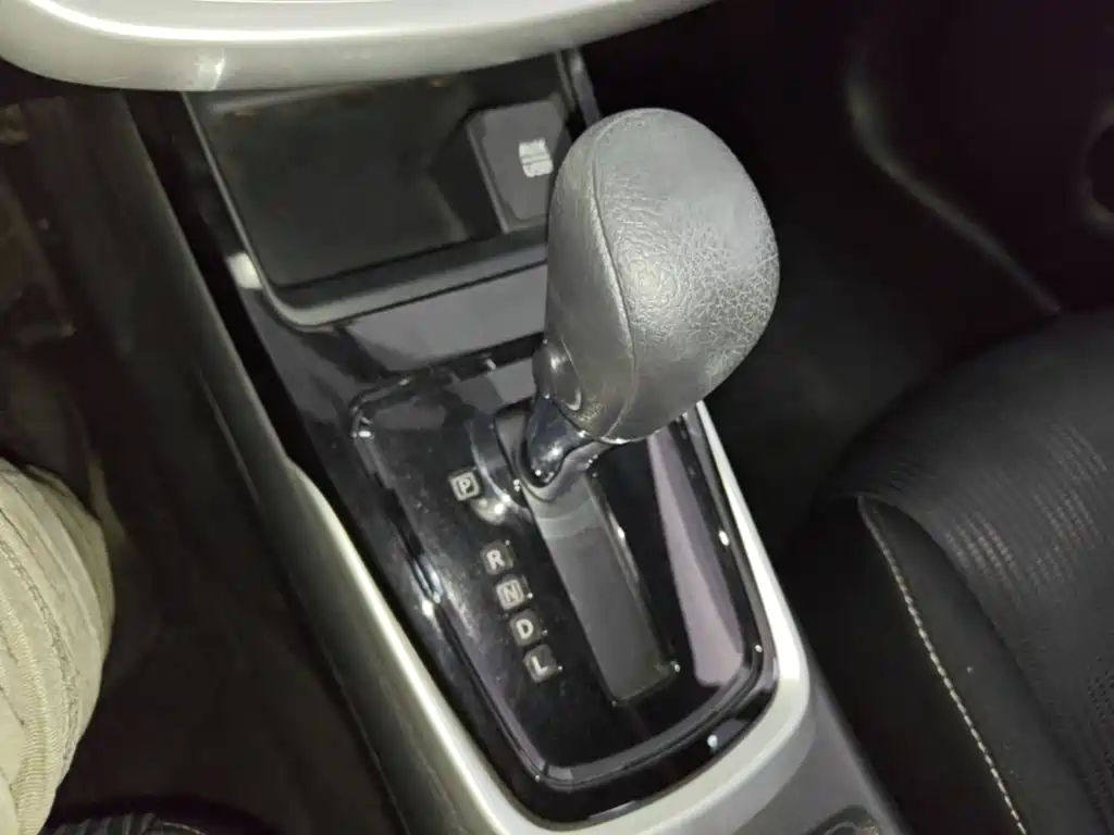 Nissan Tiida — миниатюра 14