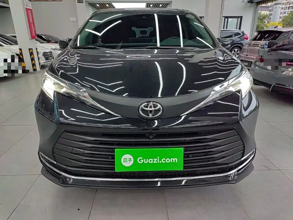 Toyota Sienna — миниатюра 3