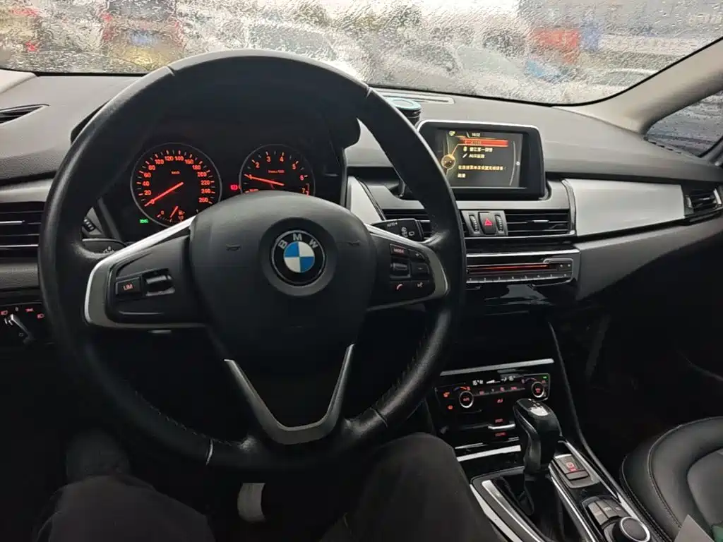 BMW 2 Series Active Tourer — миниатюра 10