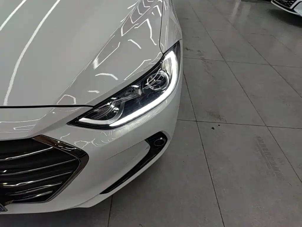 Hyundai Elantra — миниатюра 24