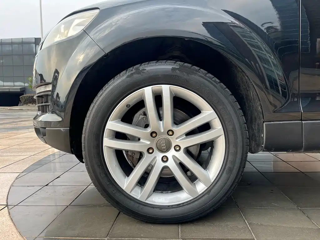 Audi Q7 — миниатюра 5