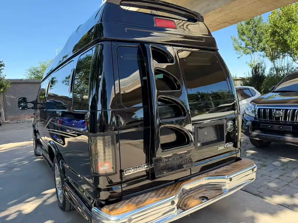 Ford E350 — миниатюра 5