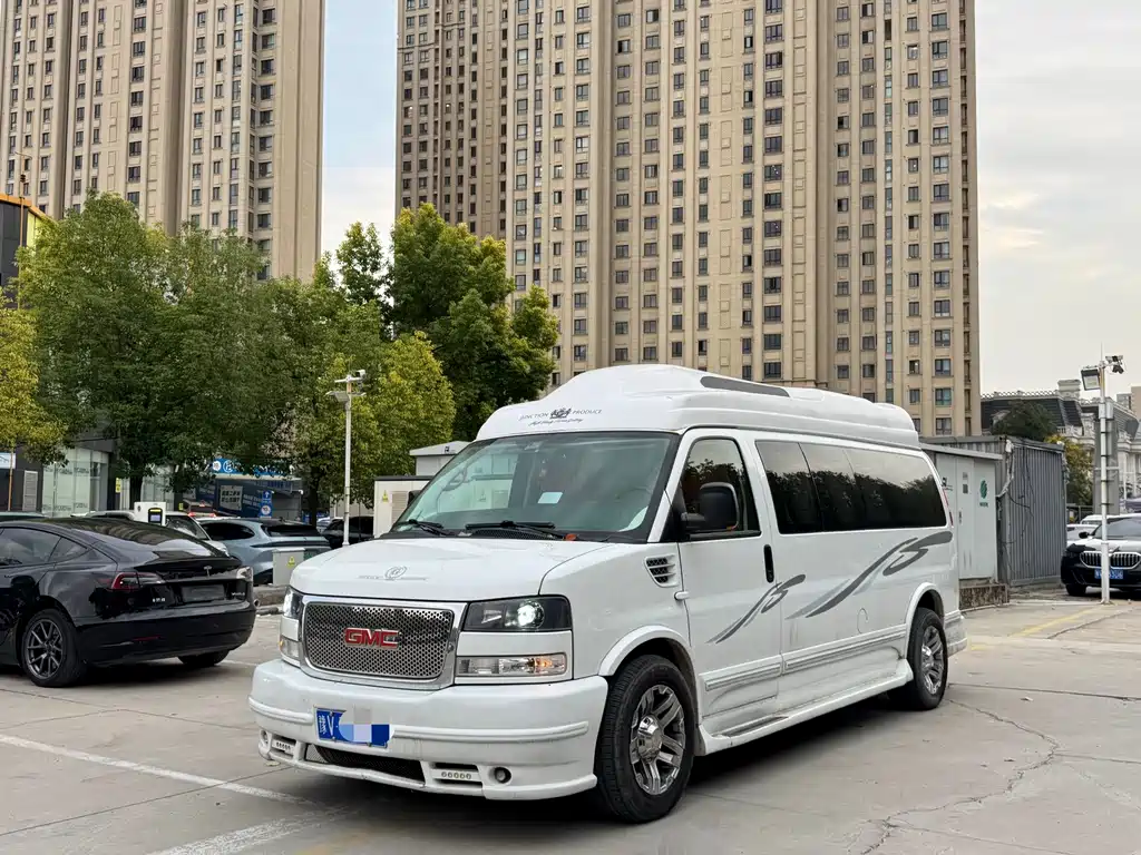 GMC Savana
