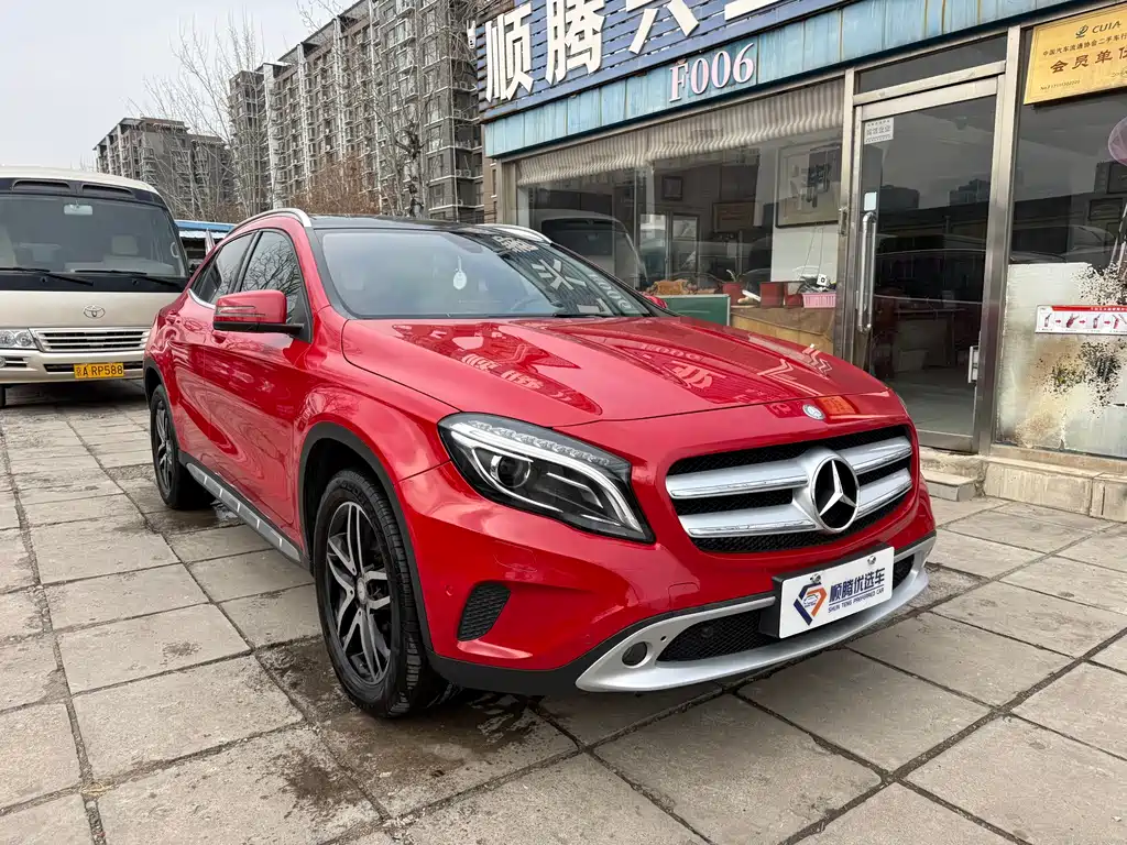 MERCEDES-BENZ GLA