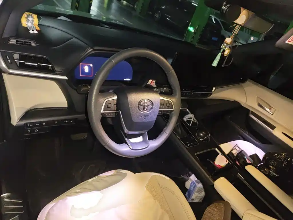 Toyota Granvia — миниатюра 5