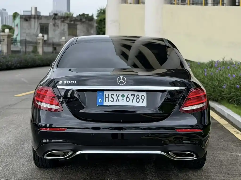 Mercedes-Benz E-Class — миниатюра 4
