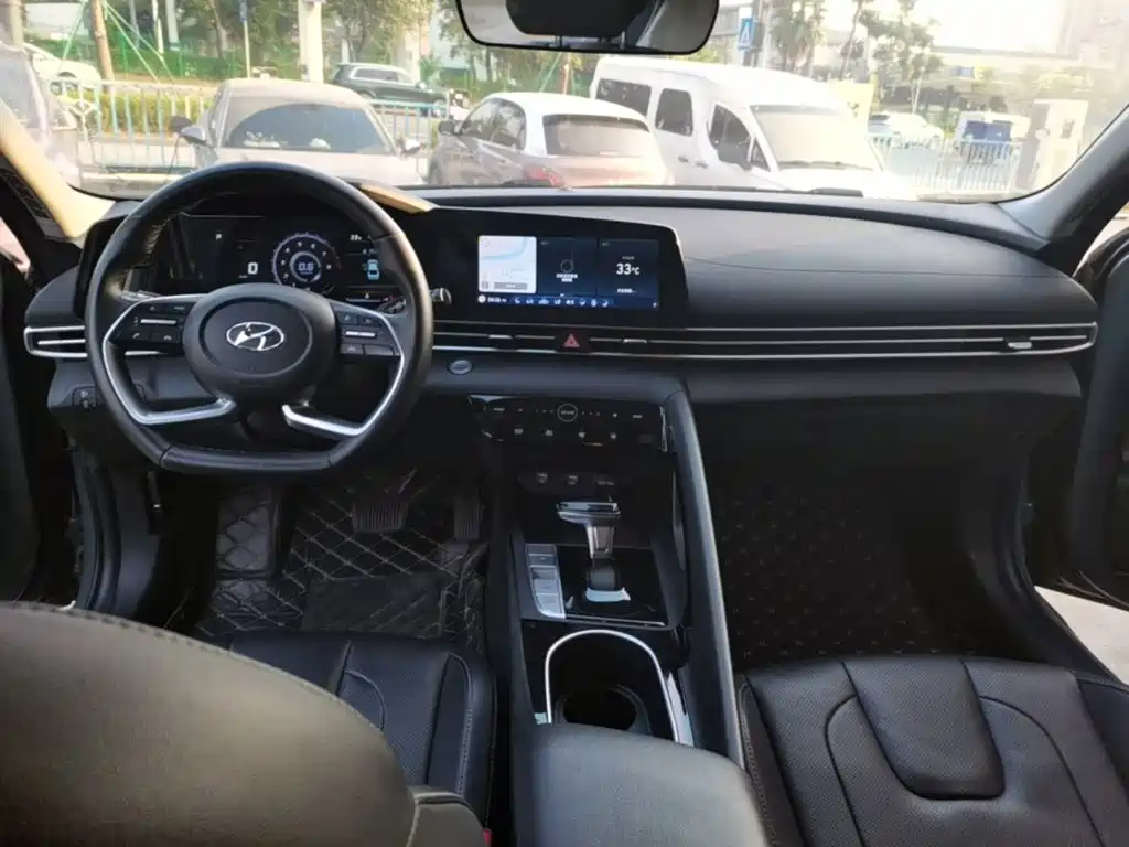 Hyundai Elantra — миниатюра 10