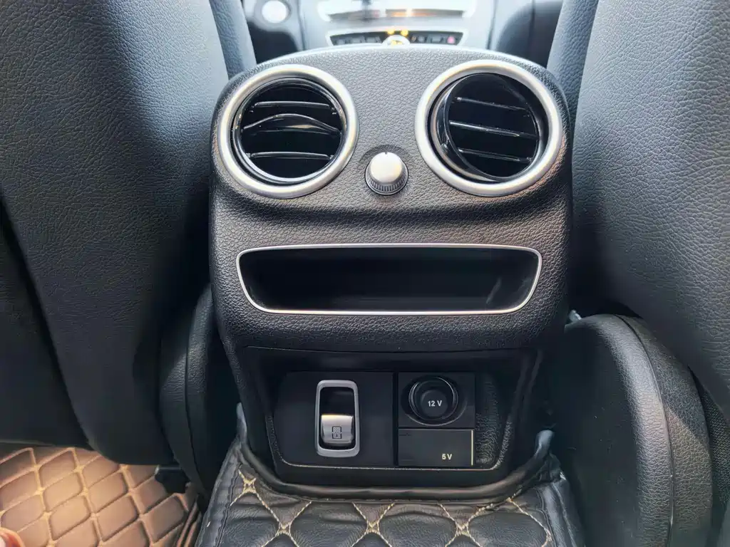 Mercedes-Benz C-Class — миниатюра 13