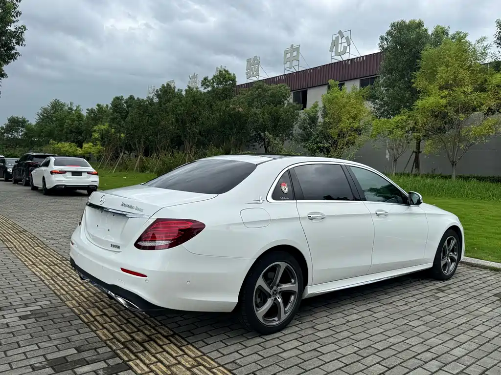 Mercedes-Benz E-Class — миниатюра 12