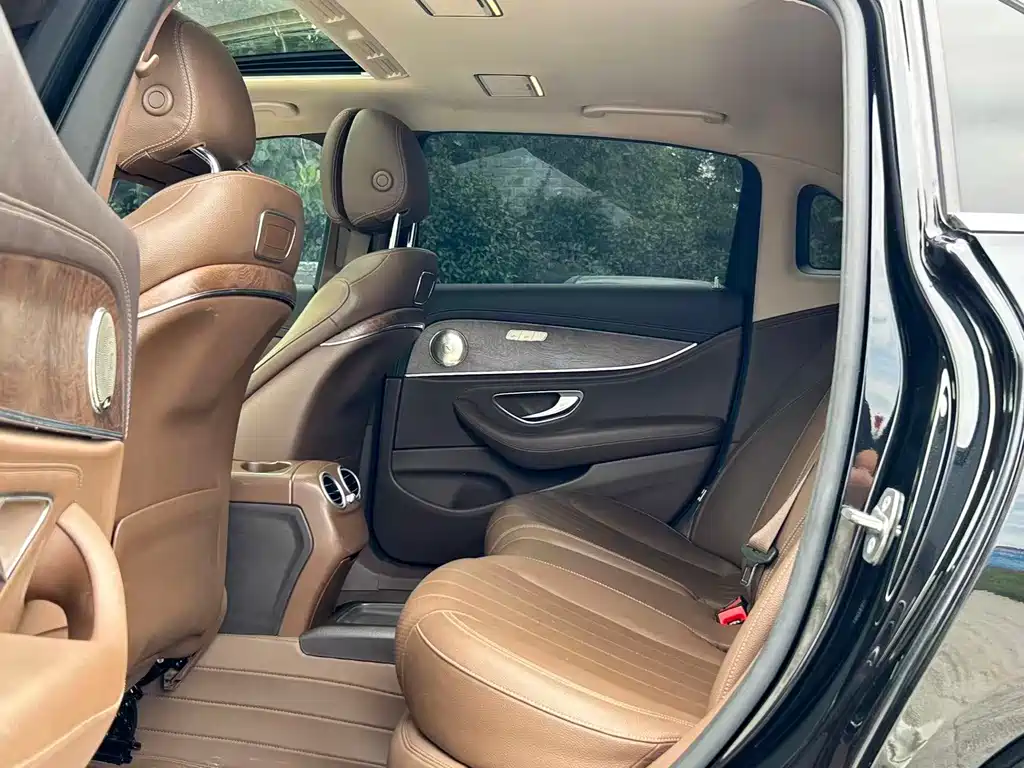Mercedes-Benz E-Class — миниатюра 9