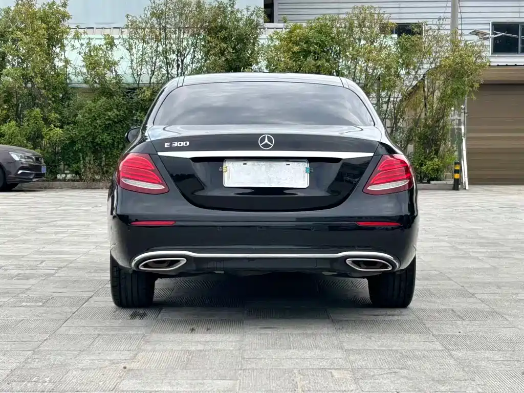Mercedes-Benz E-Class — миниатюра 5