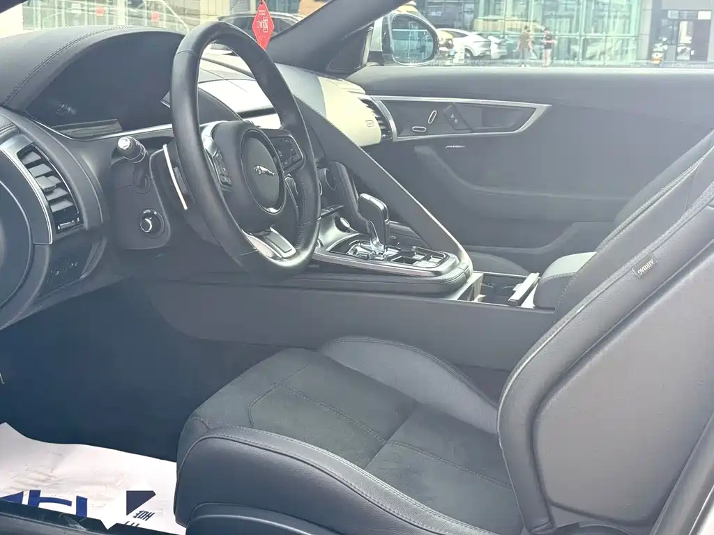 Jaguar F-TYPE — миниатюра 7