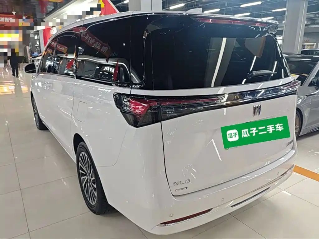 Buick GL8 Hybrid — миниатюра 5