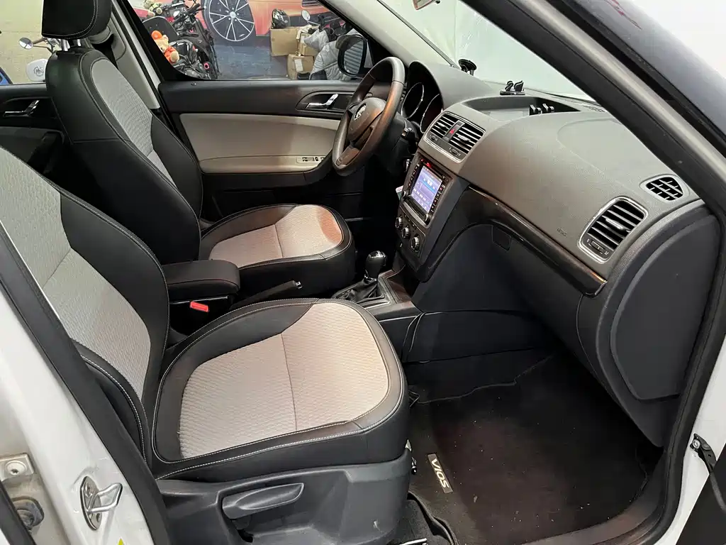 Skoda Yeti — миниатюра 12