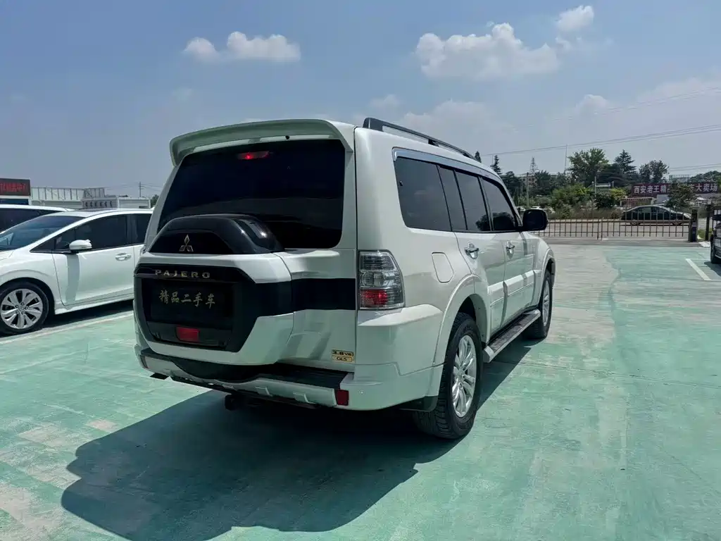 Mitsubishi Pajero (Import) — миниатюра 7