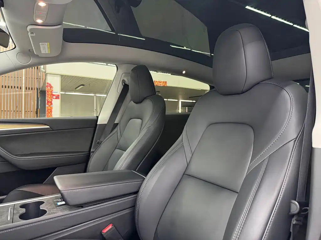 Tesla Model Y — миниатюра 8