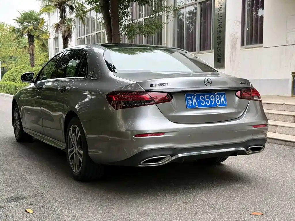 Mercedes-Benz E-Class — миниатюра 9