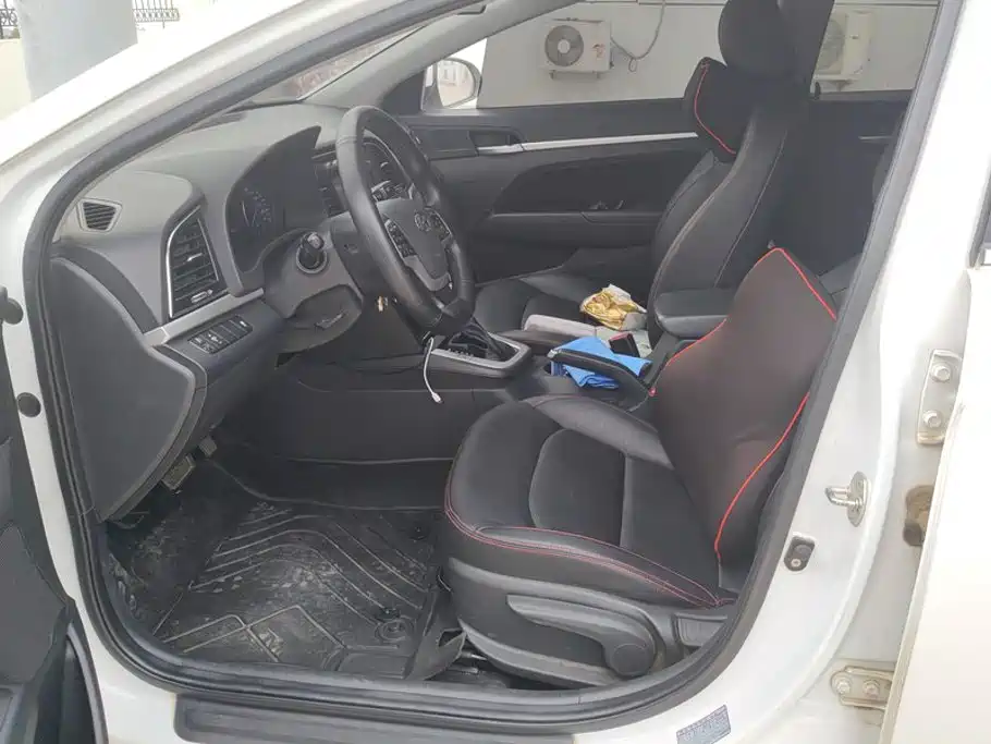 Hyundai Elantra — миниатюра 9