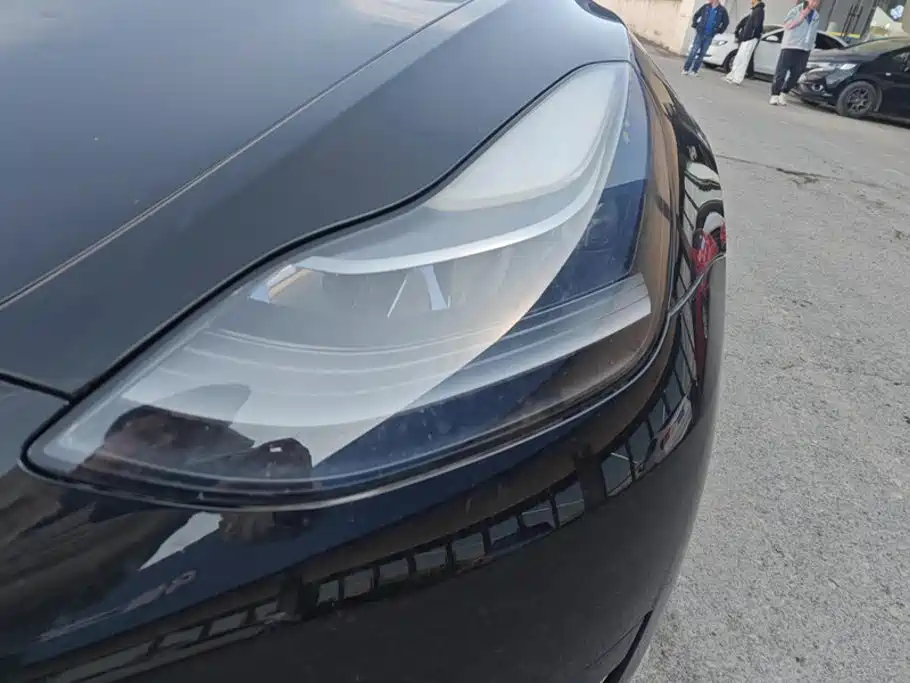 Tesla Model 3 — миниатюра 5