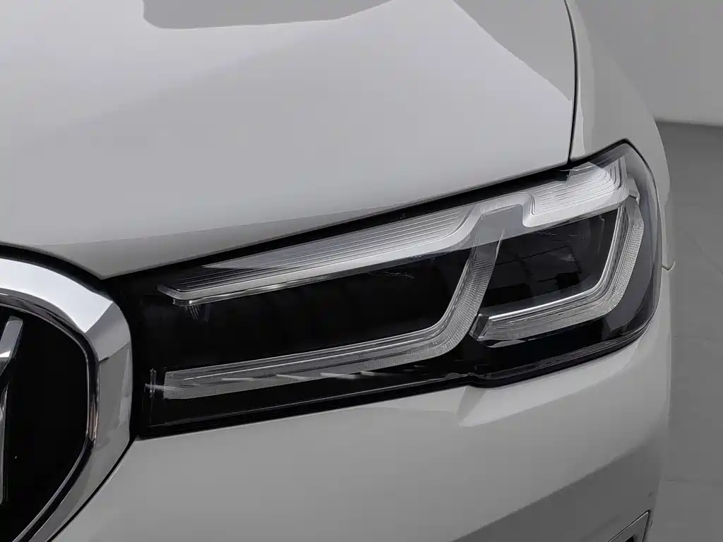 BMW 5 Series — миниатюра 7