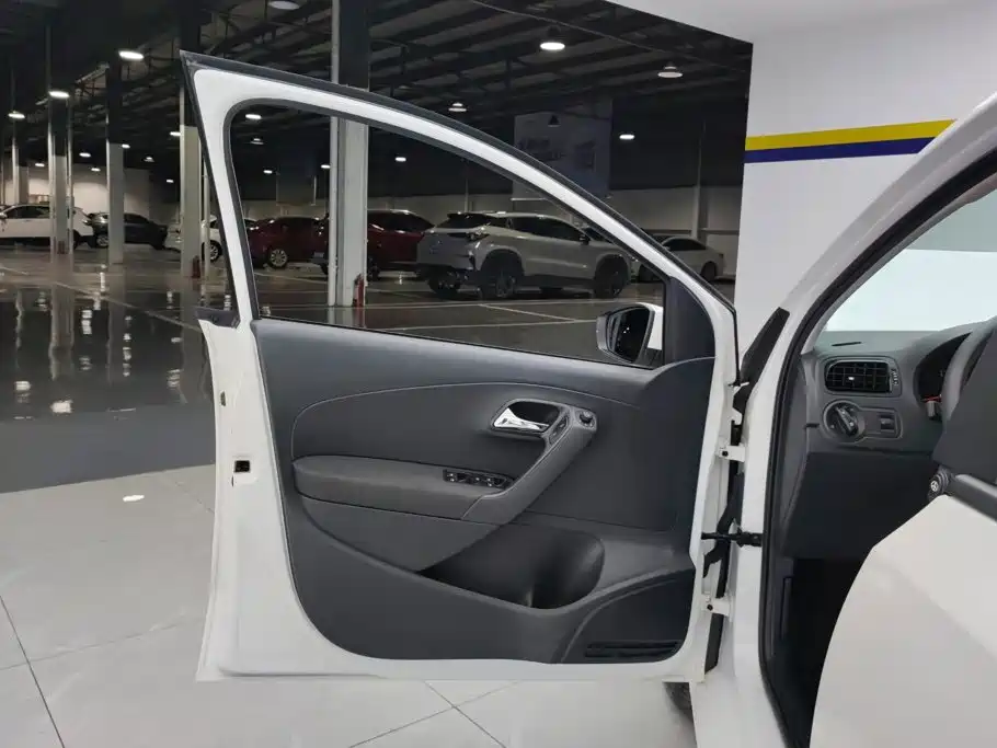 Volkswagen Polo — миниатюра 7