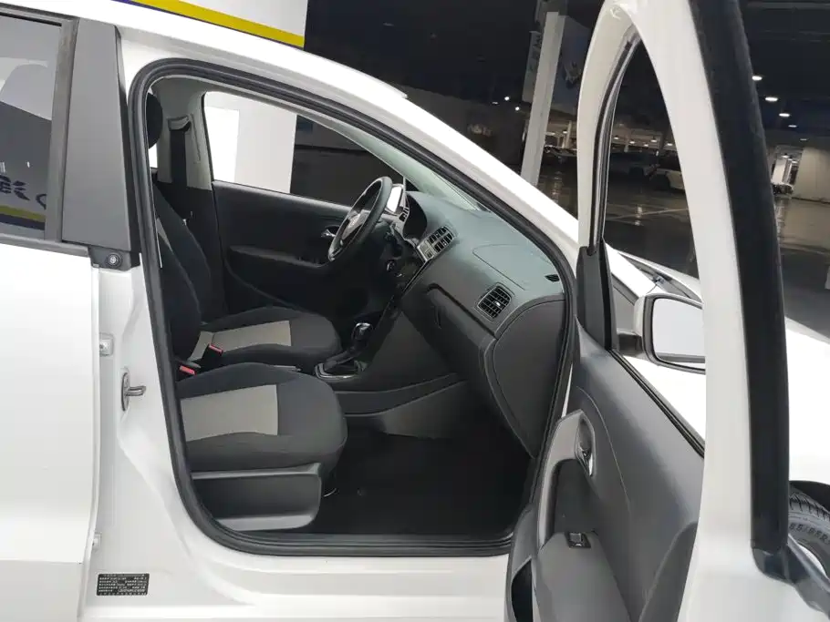 Volkswagen Polo — миниатюра 8