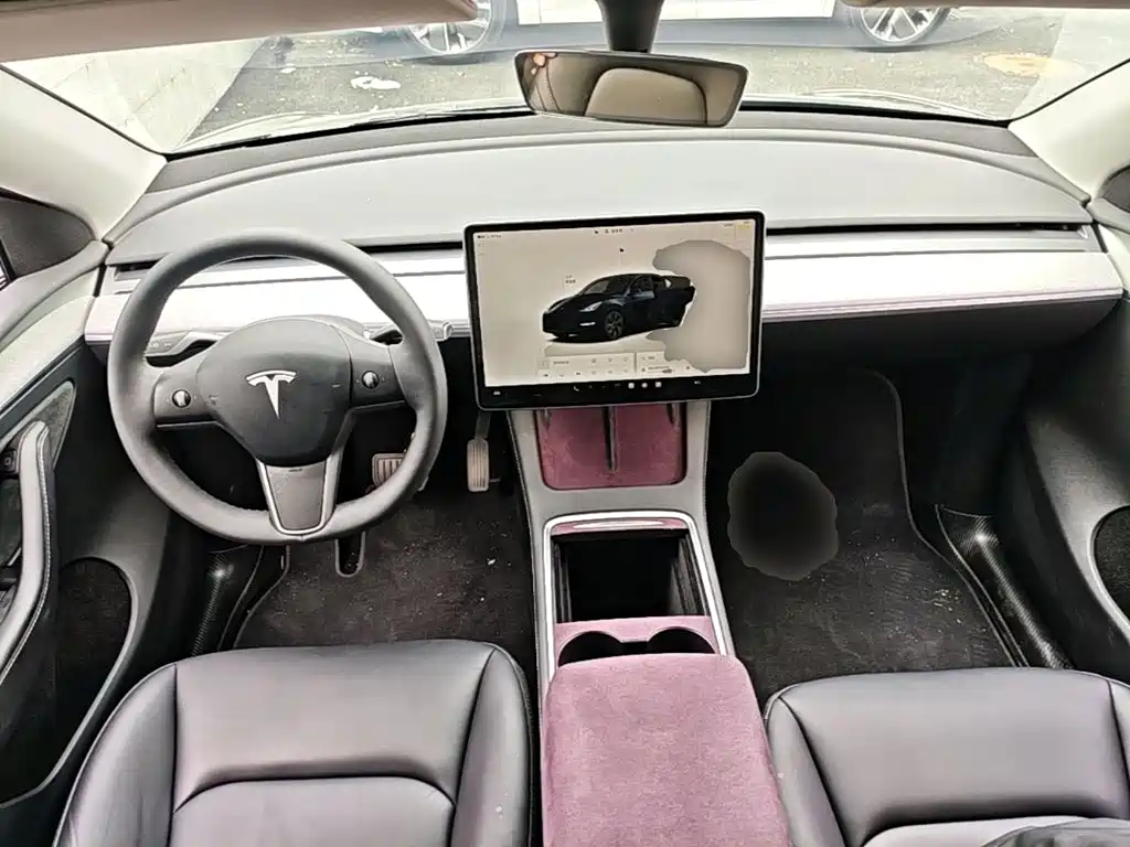 Tesla Model Y — миниатюра 10