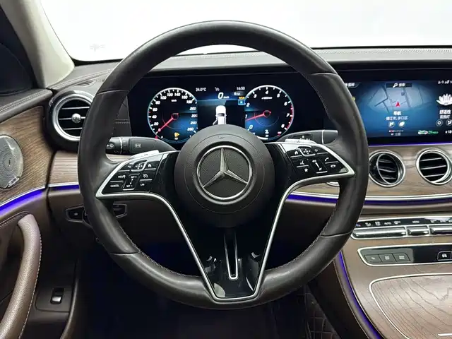 Mercedes-Benz E-Class — миниатюра 18