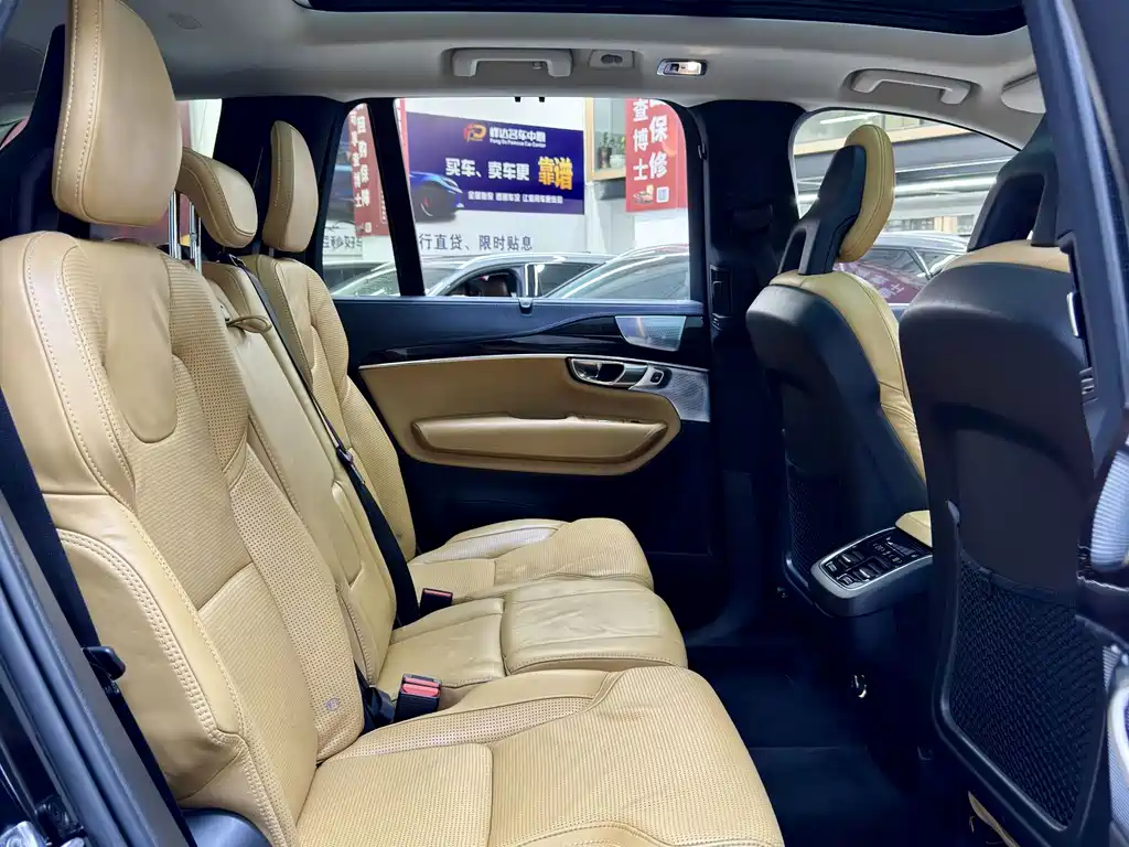Volvo XC90 — миниатюра 9