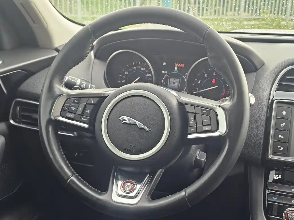 Jaguar F-PACE — миниатюра 7