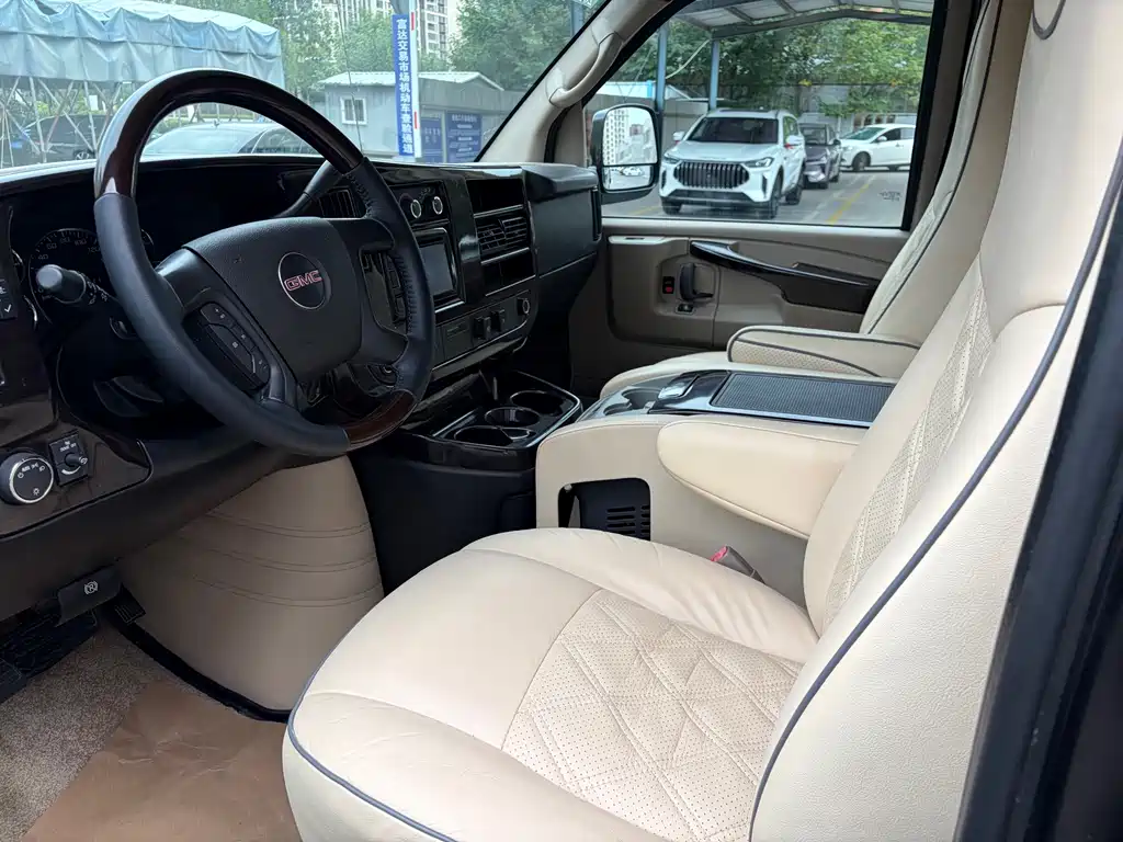 GMC Savana — миниатюра 7