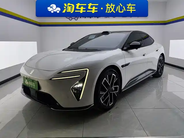 2025 Avatr 06