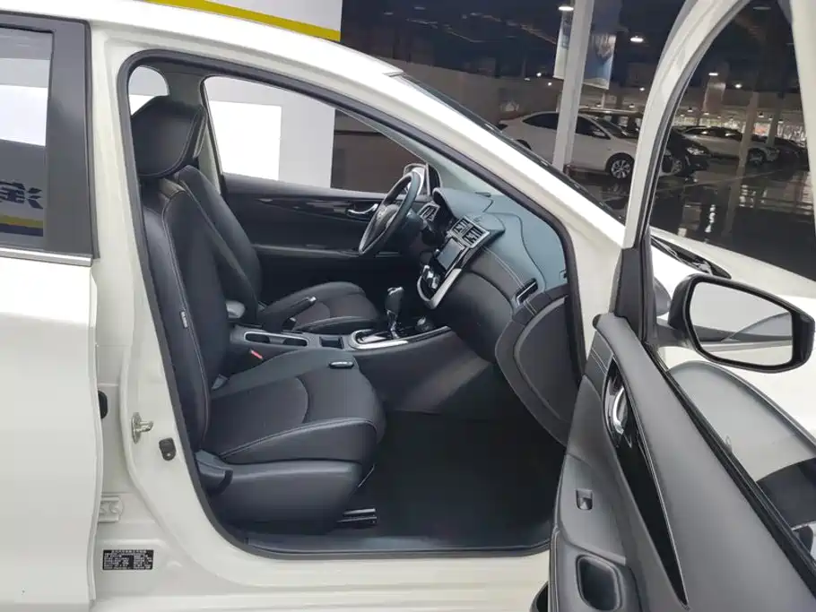 Nissan Tiida — миниатюра 8