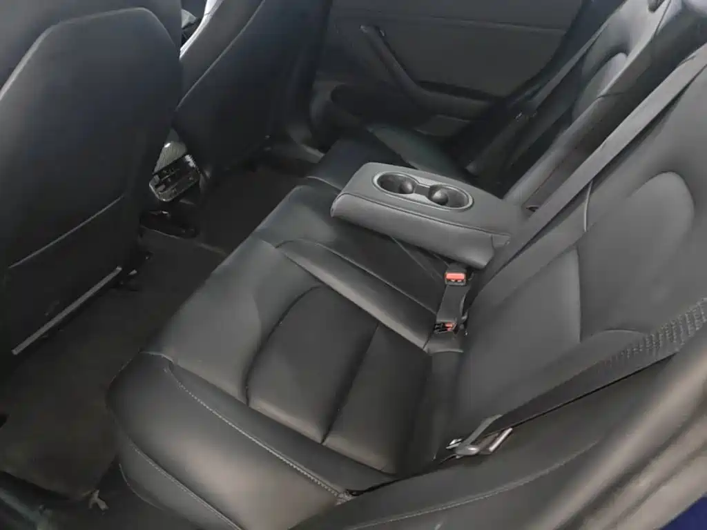 Tesla Model 3 — миниатюра 17