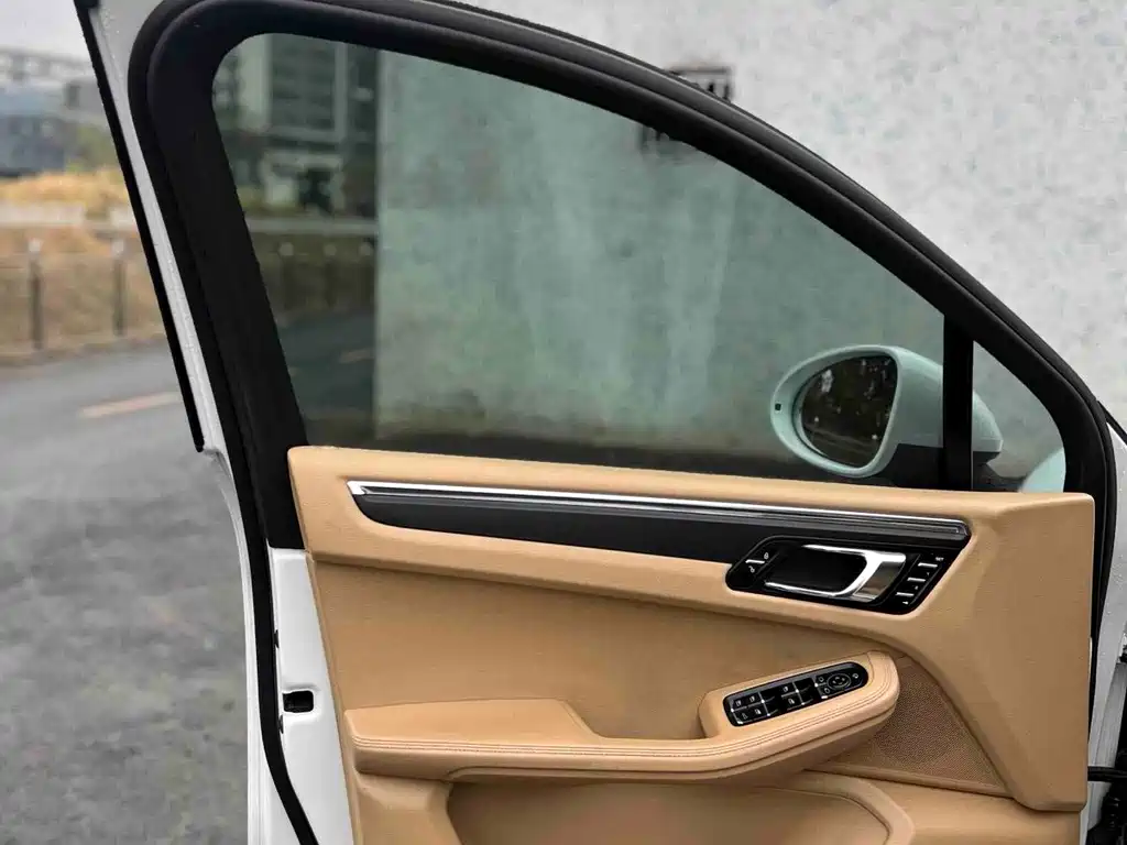 Porsche Macan — миниатюра 16