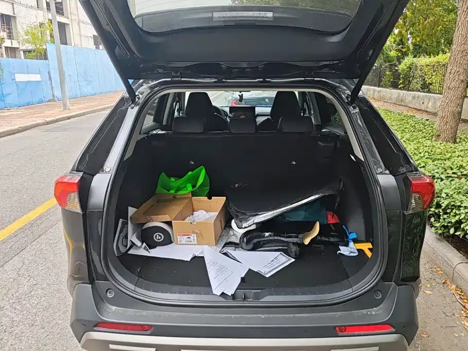 Toyota RAV4 — миниатюра 4