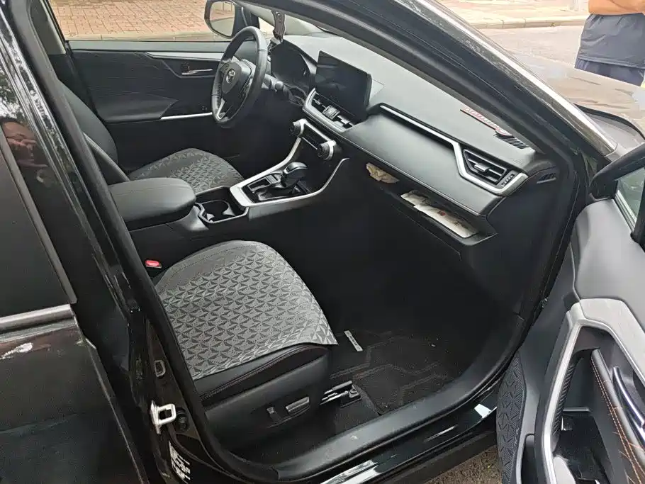 Toyota RAV4 — миниатюра 8