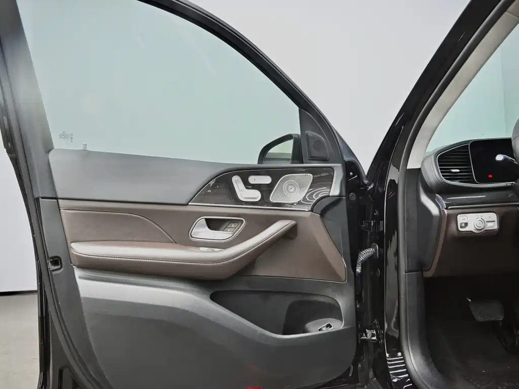Mercedes-Benz GLE (Import) — миниатюра 18