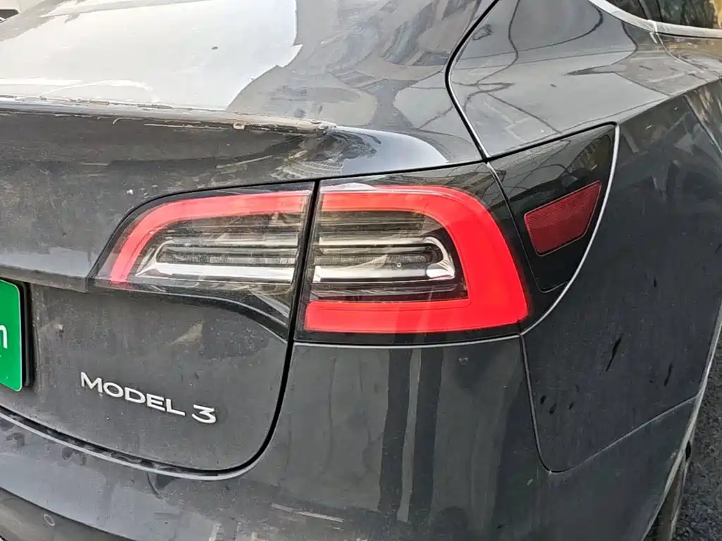 Tesla Model 3 — миниатюра 8