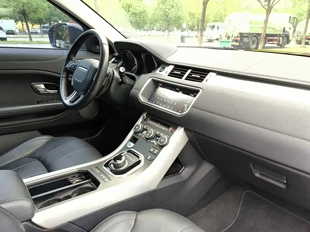 Land Rover Evoque — миниатюра 10