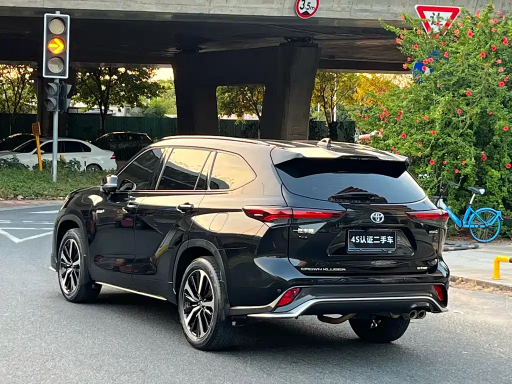 Toyota Crown Kluger — миниатюра 4