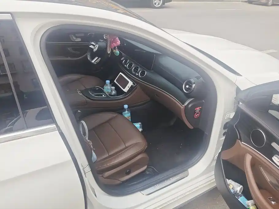 Mercedes-Benz E-Class — миниатюра 8