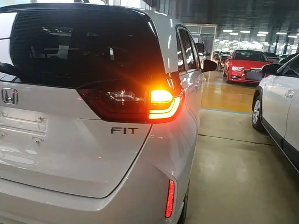 Honda Fit — миниатюра 8