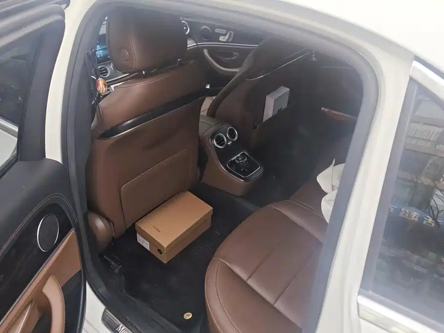 Mercedes-Benz E-Class — миниатюра 11