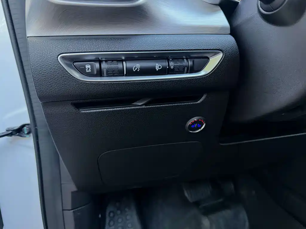 Geely Binyue — миниатюра 20