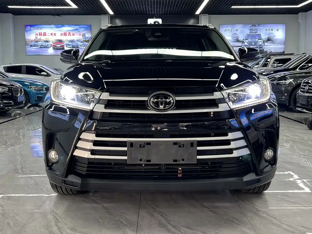 TOYOTA HIGHLANDER