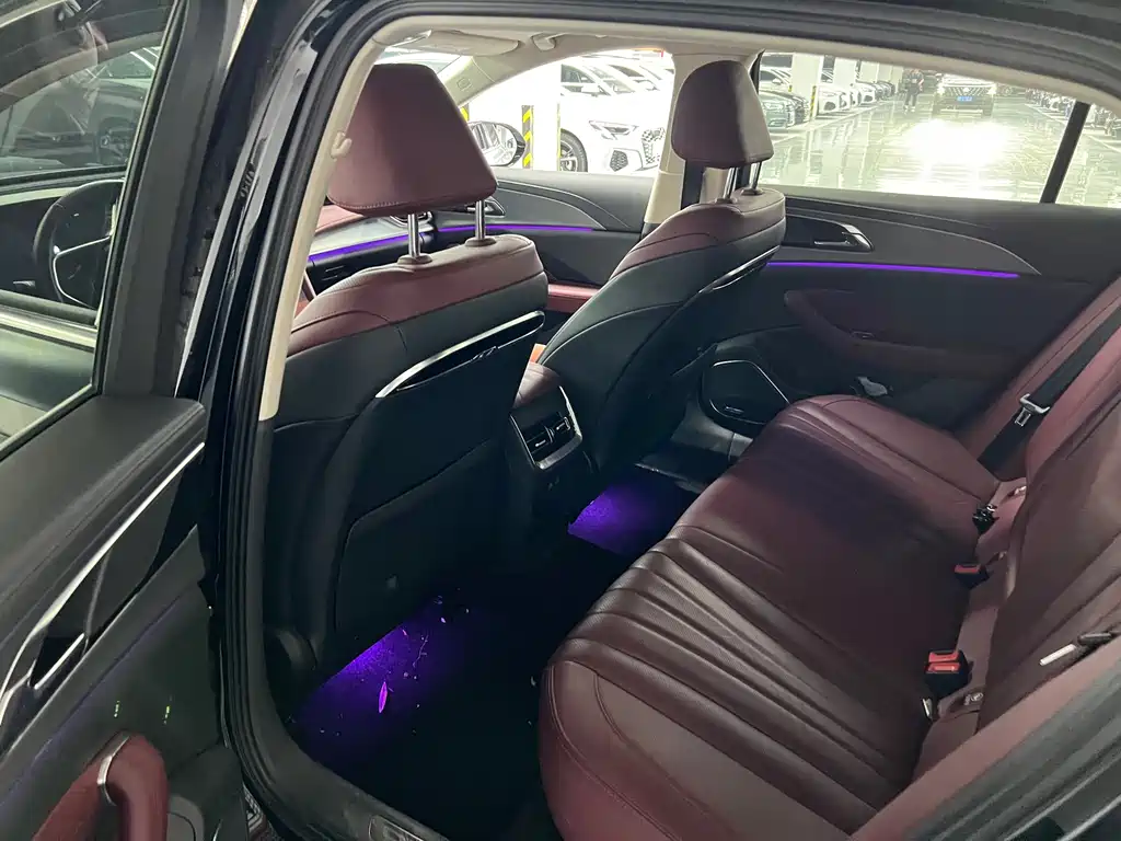 Hongqi Hongqi H5 — миниатюра 8