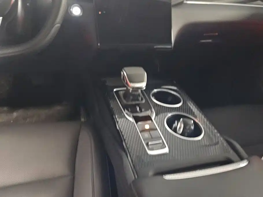 Hongqi Hongqi HS3 PHEV — миниатюра 16