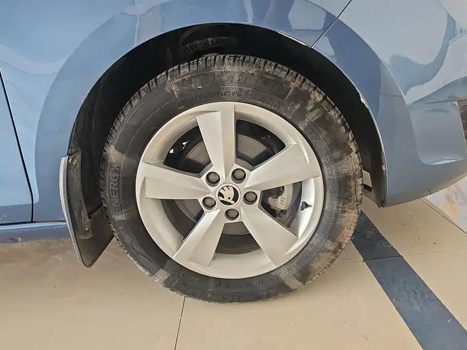 Skoda Rapid Spaceback — миниатюра 6